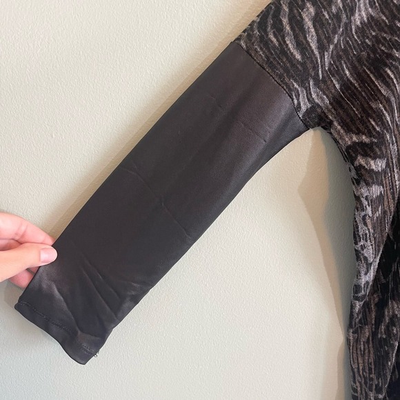 CIARA SUN WOO Tunic L Stretch Animal Round Neck Dolman Faux Leather Sleeve Black - Picture 6 of 8